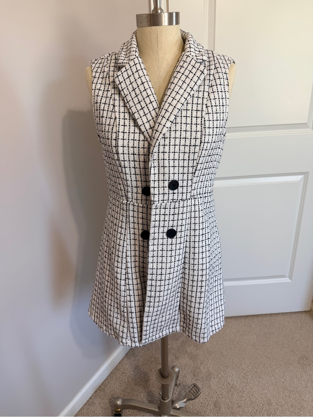 SHEIN White and Black Plaid Sleeveless Blazer Dress